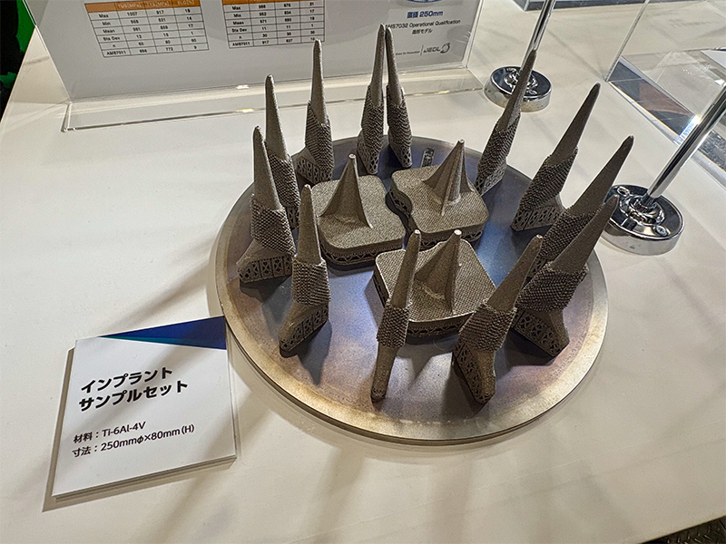 チタン合金製のインプラントサンプル