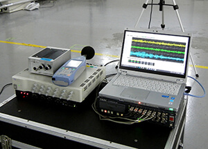 測定機器例（振動、磁場、騒音、気圧）