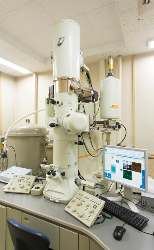 触媒の表面構造の評価に不可欠な電子顕微鏡。