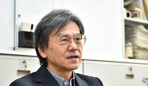 Interview07 変化する分子構造を凍結して見せる クライオ電子顕微鏡が生命の神秘を解き明かす Interview 製品情報 Jeol 日本電子株式会社