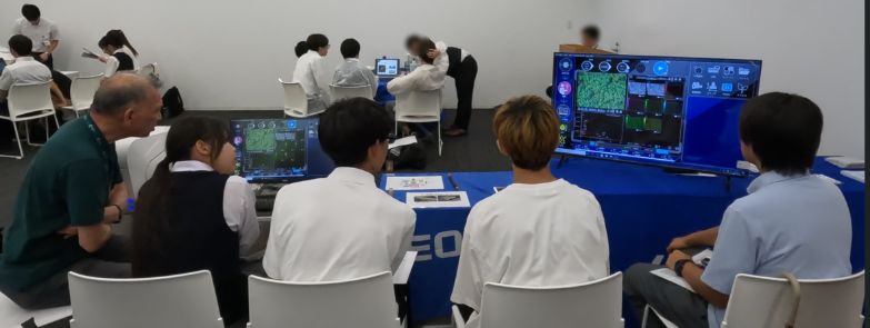 電子顕微鏡実体験の様子