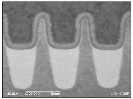 Fig.5 FinFET断面の薄片試料のSTEM像(撮影：JIB-4700F)